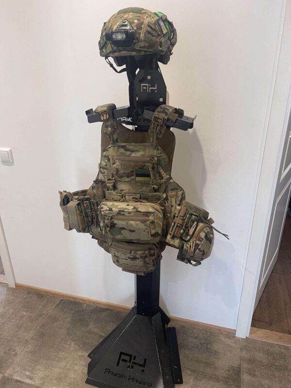 473088157_601460732607005_4142540764894367883_n Armory Hanger Täiskomplekt